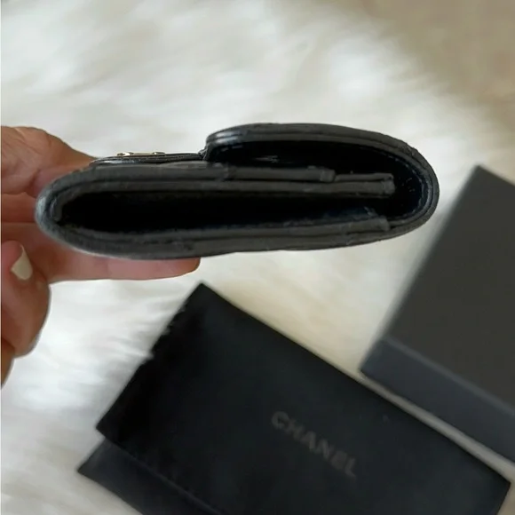 Auth Chanel Classic Flap Card Holder EUC comes w everything. Gift Ready! 🎁 - Picture 10 of 16